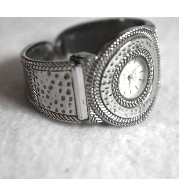 Renaissance Studio Quartz Silver Tone Crafted Metal 4 Inch Cuff Working Watch - Picture 5 of 5